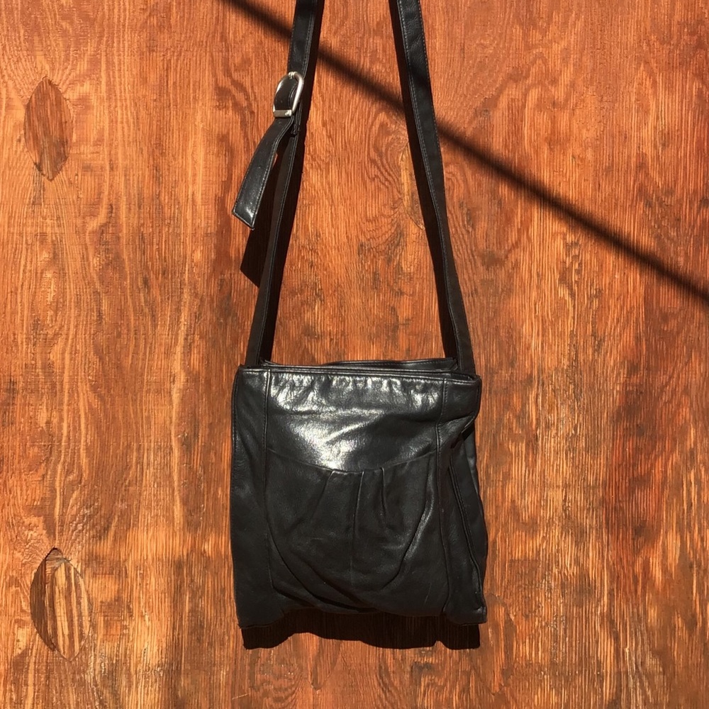 Black leather shoulder bag by Saddle River.